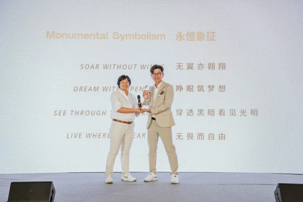 Ex Chairman Sophia Tey passes The Monumental Symbolism to Mr Chang Kon Ling