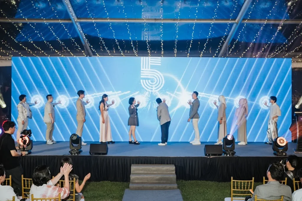 Nexting 6th Anniversary VISI2040 IPO Partner Chairman of Nexting, Mr Chang Kon Ling, Chairman of Doremart, Mr Cola Hii, Chairman of Jimart, Mr Jayden Lim, Sophia Tey, Skye Lam and team officially launching IPO Partner Ceremony